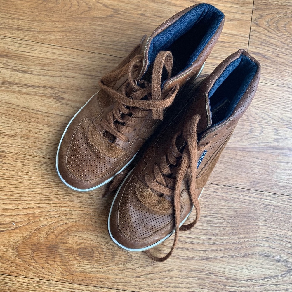 Nautical boys casual high-top lace sneaker